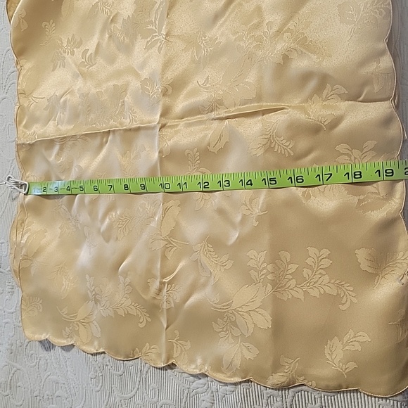 Four 100% Polyester Placemats - Picture 9 of 12